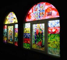 Grandi vetrate con stampa su vetro di immagini sacre